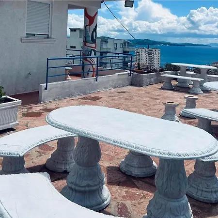 Leon Couette-café 3*