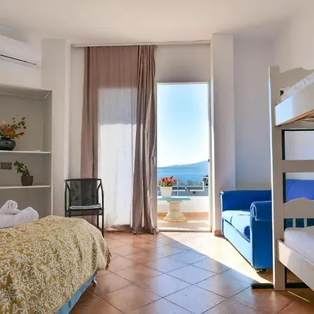 Couette-café Leon Saranda