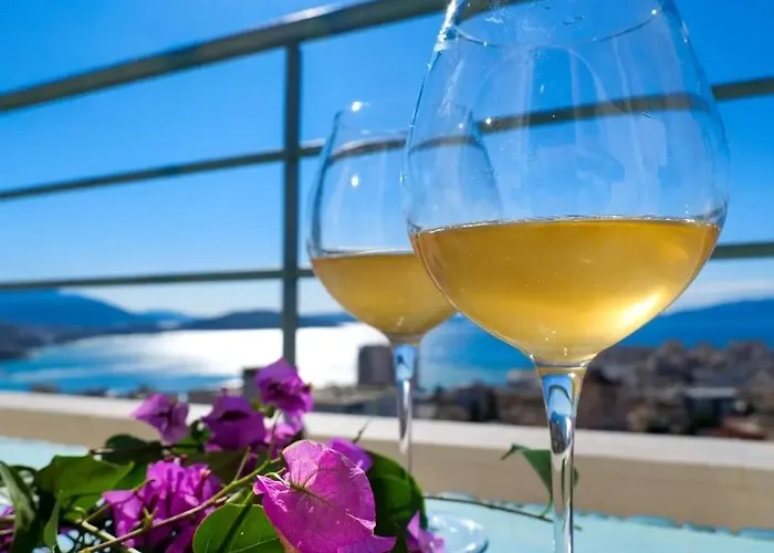 Leon Couette-café Saranda