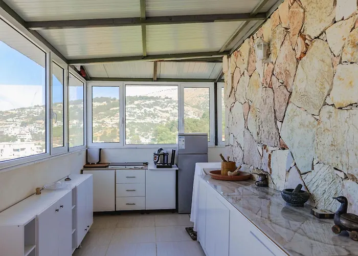 Leon Couette-café Saranda