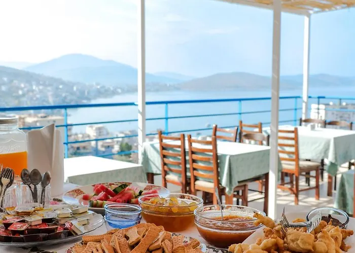 Couette-café Leon 3*