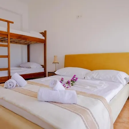 Bed & Breakfast Leon Sarandë