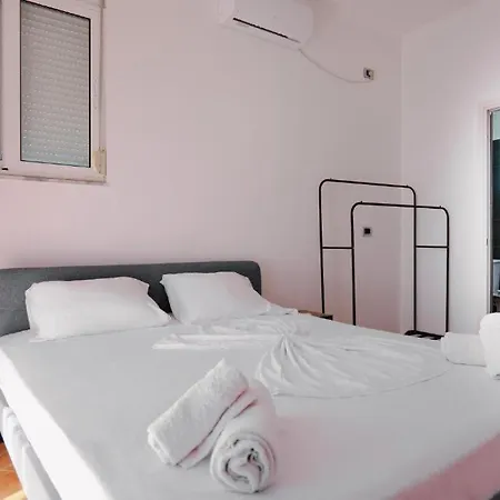 Leon Bed & Breakfast 3*