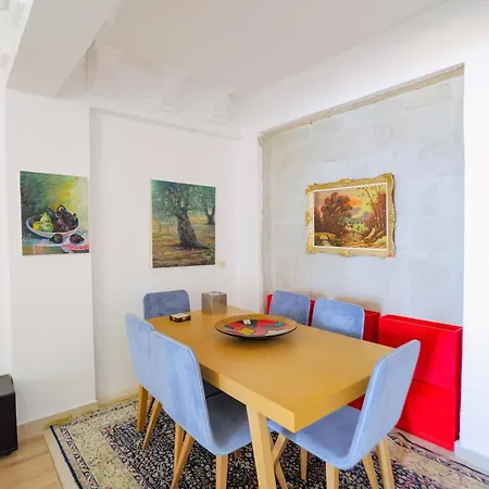 Leon Bed & Breakfast 3*