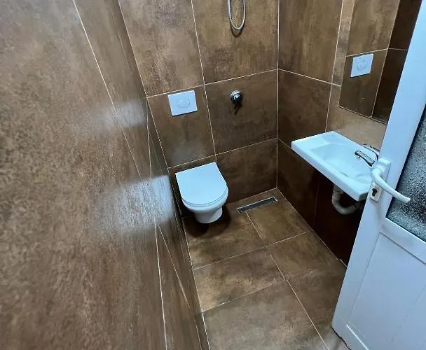 Leon Alojamento de Acomodação e Pequeno-almoço 3*