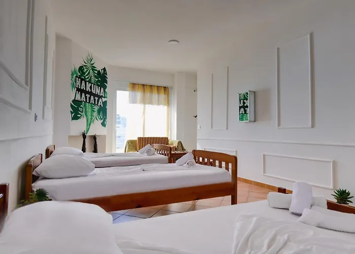 Alojamento de Acomodação e Pequeno-almoço Leon 3*